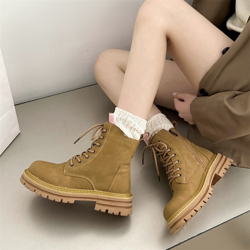 High quality lace up Martin boots for women's 2024 autumn and winter collection with plush British style single boots, thick soled zippered short
