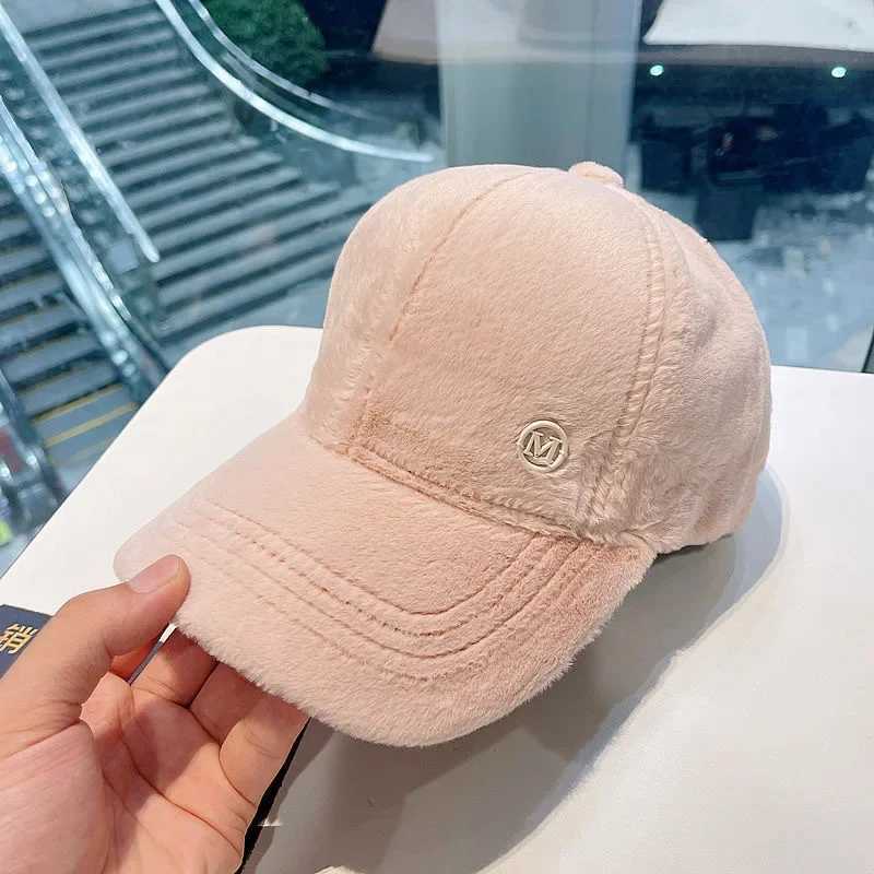 New M-letter Versatile Baseball Cap Women Autumn and Winter Thick and Warm Duckbill Cap Plush Snapback Hats X241018