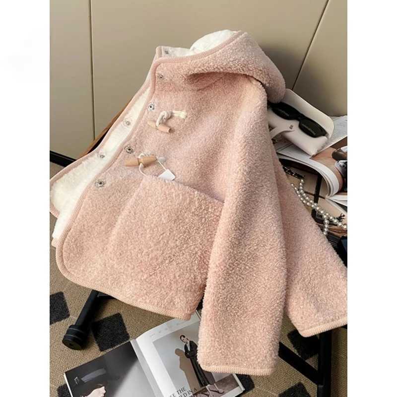 Lamb Wool Jacket Korean Style Thickened Large Pocket Hooded Cowhide Button Plush Top Womens New Autumn 2024X241018