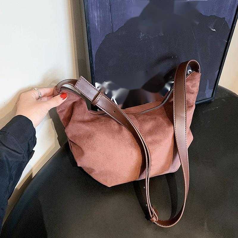 CMM Popular Niche Suede Bag for Women New Autumn and Winter Crossbody Bag Cow Horn Bag Casual Versatile Dumpling Bag