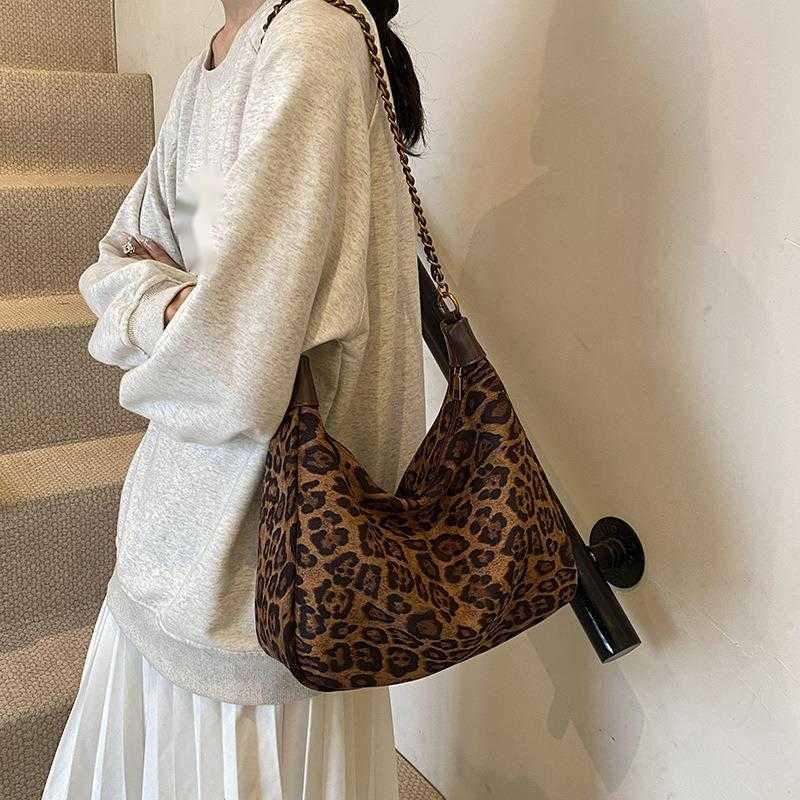 CMM Suede Leopard Print Jungle Spicy Girl Armpit Bag for Women New Handheld Shoulder Crossbody Bag French Stick Bag for Commuting
