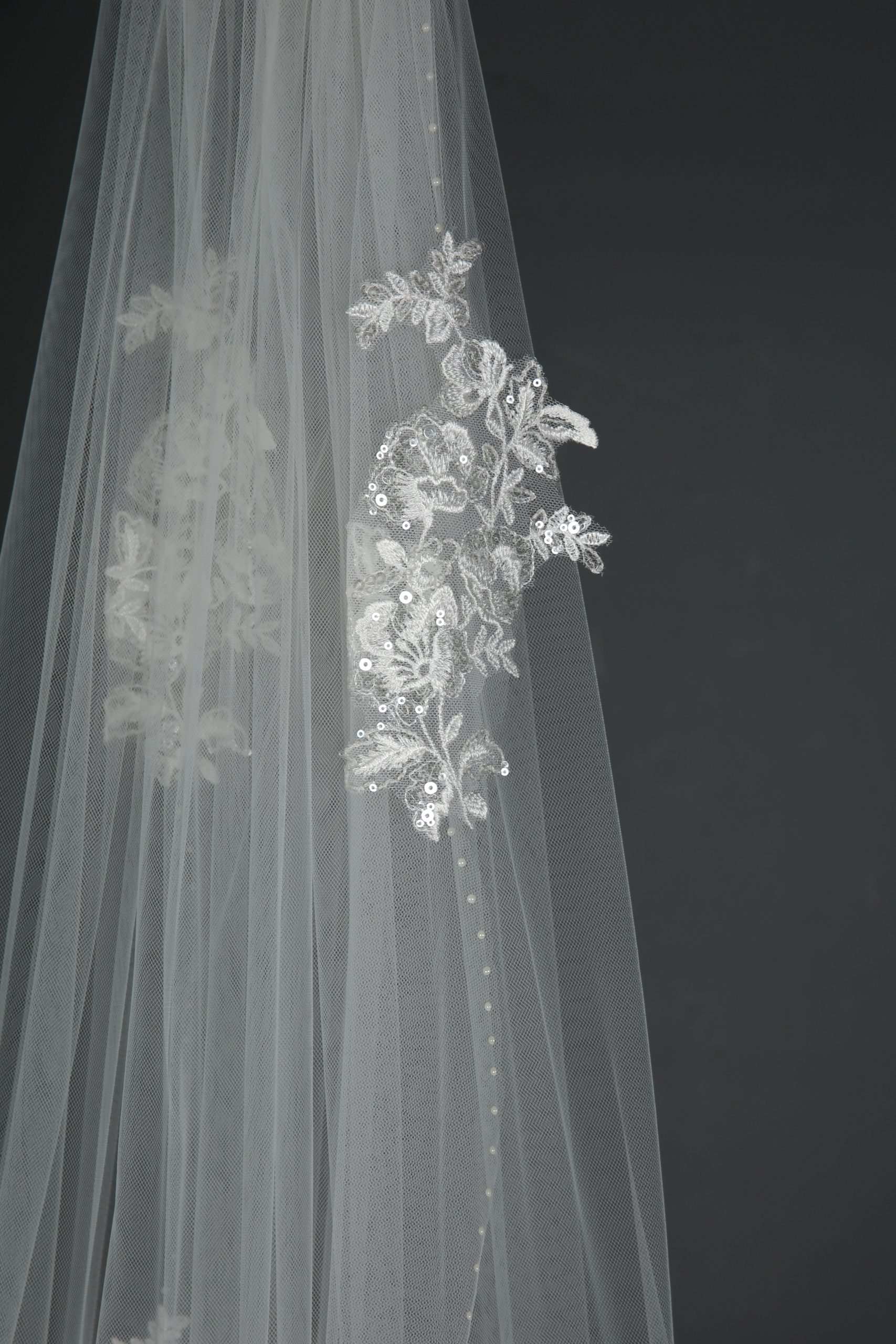 Illusion Wedding Veil Appliques Beade Sequins One Layer Long Cathedral Length Veils Applique Edge Custom Made Bridal Accessories