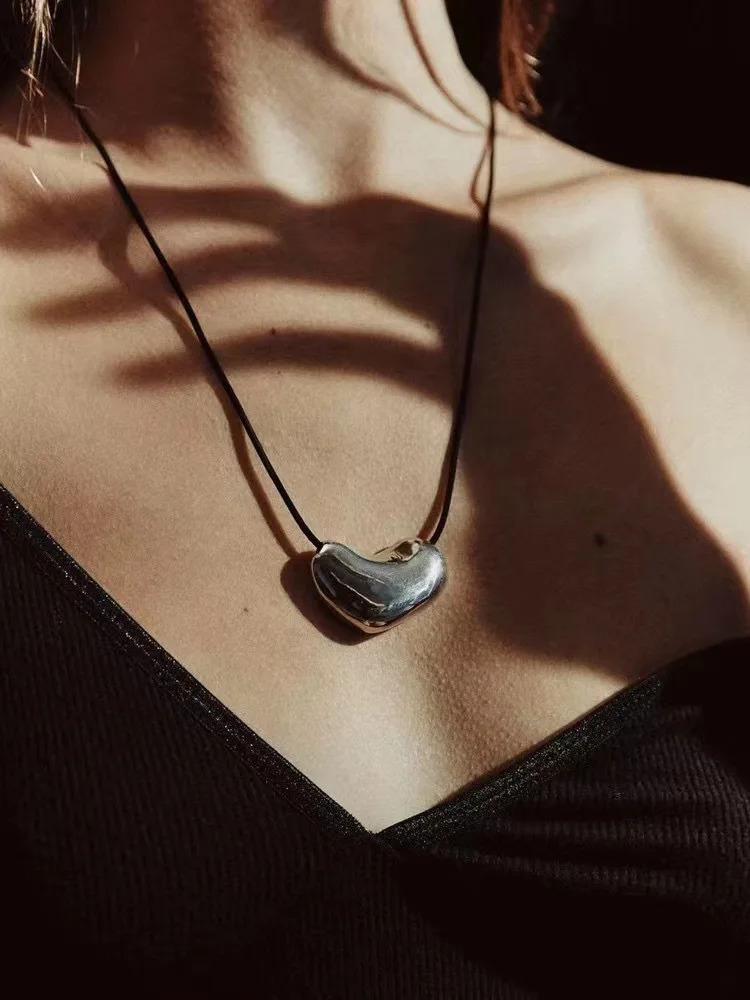 Brass rope chain large irregular heart-shaped pendant necklace womens jewelry punk runway rare dress Bohemian Japan Korea 241018