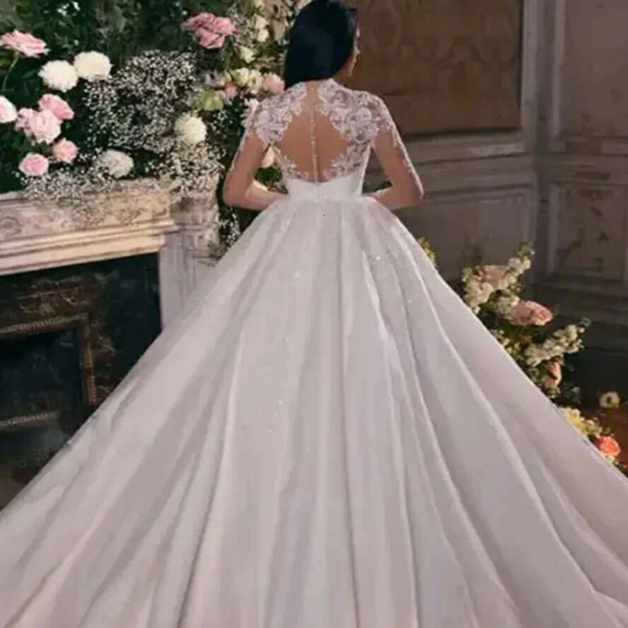 Vintage A E Strapless White And Red Dresses Chapel Train Satin Wedding Dress With Embroidery Beading Plus Size Bridal Gowns nd mbroidery