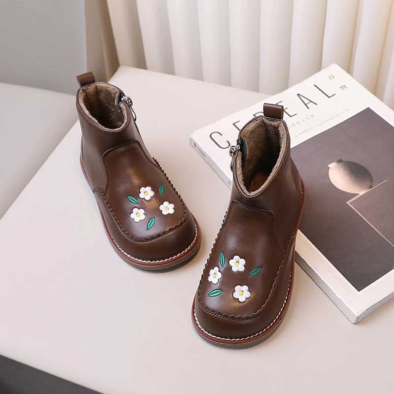 Boots 2024 Autumn/Winter New Childrens Leather Boots Womens Fashion Korean Style Swt Flower Fashion Edition Plush Zipper Shoes H241018