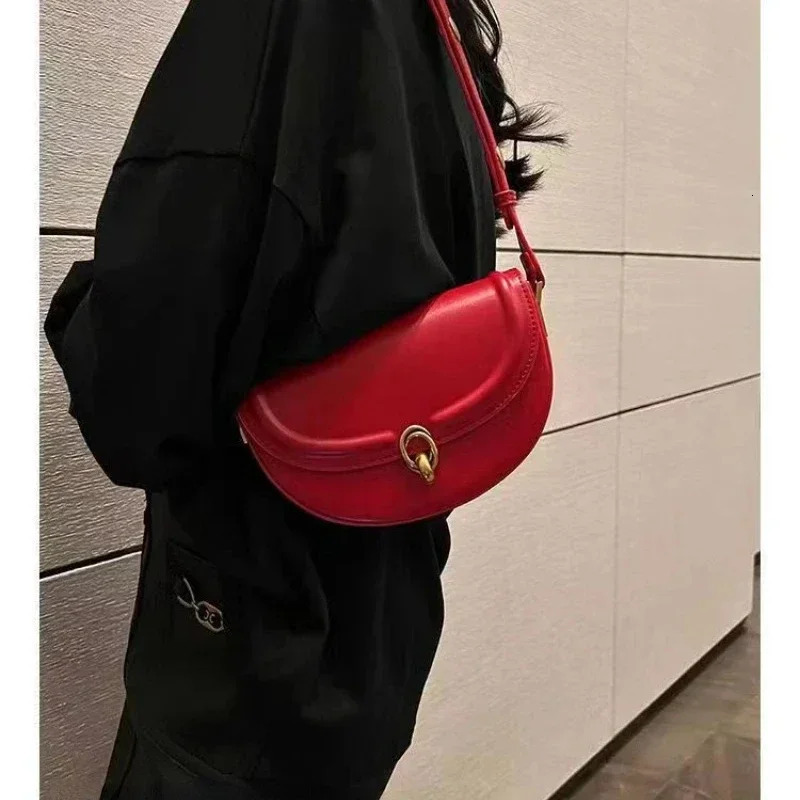 2024 Trend er PU Leather Shoulder Bag Womens Handbag and Wallet Top Trend Saddle Small Cross Body Bag241018