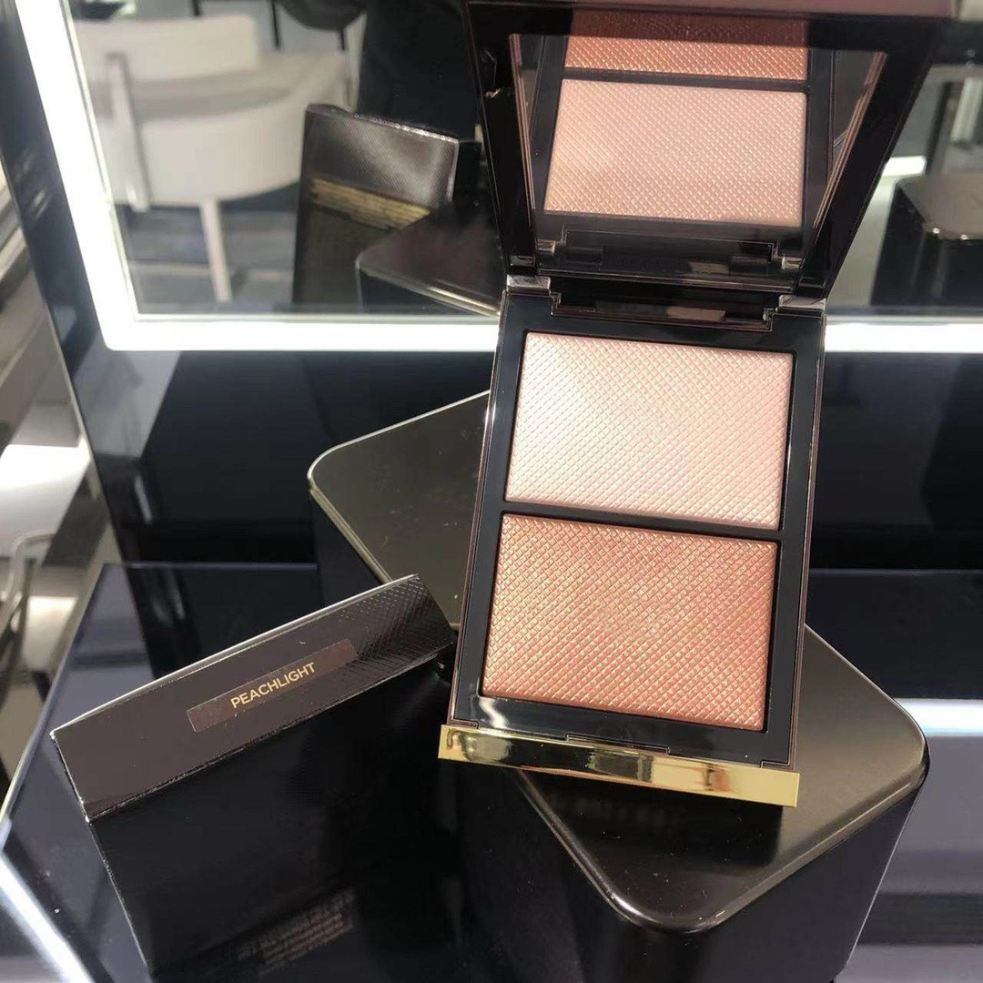 Top Quality In Market Designer Double Color Face Pressed Powder High Version Good Smell #Moodlight/Peachlight Shade And Illuminate Highlighting Face Makeup
