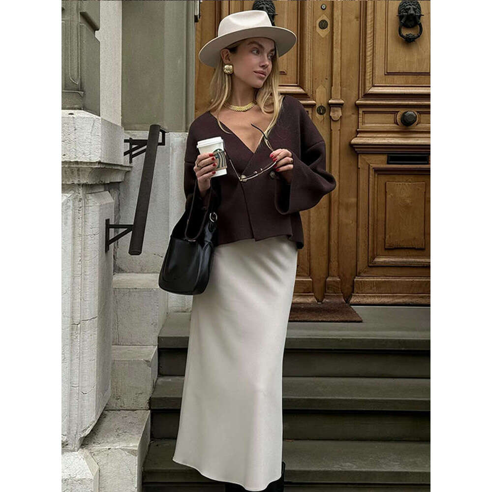 Women's Classic Solid Color Button Fashion Knitted Cardigan New Women Long Sleeves V Neck Elegant Cardigans Autumn Chic Knitwear