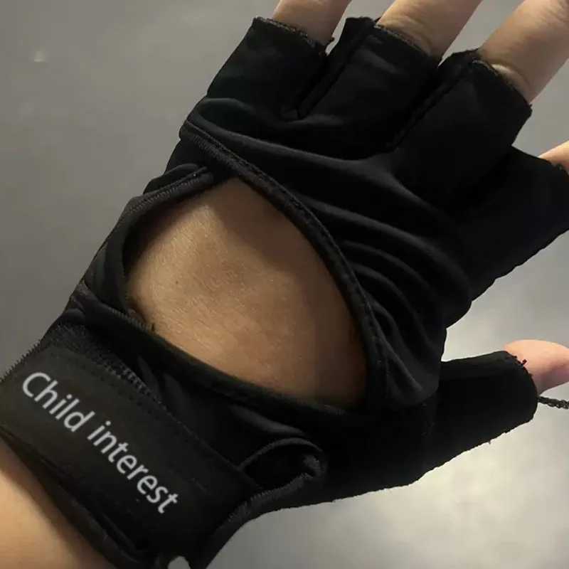 Childrens interests Fitness half finger gloves wrist protection equipment training anti cocoon and wear-resistant sports glovesW241018