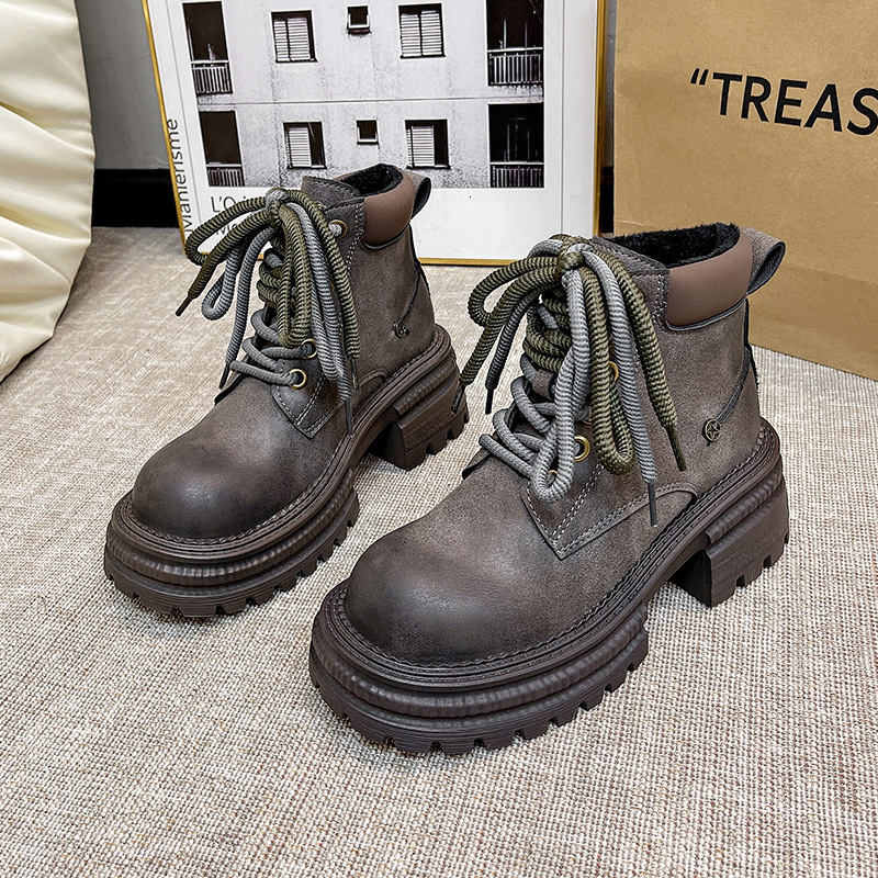 Martin boots for women in autumn and winter 2024, new fashionable vintage style, big toe thick soled lace up short boots, single boot
