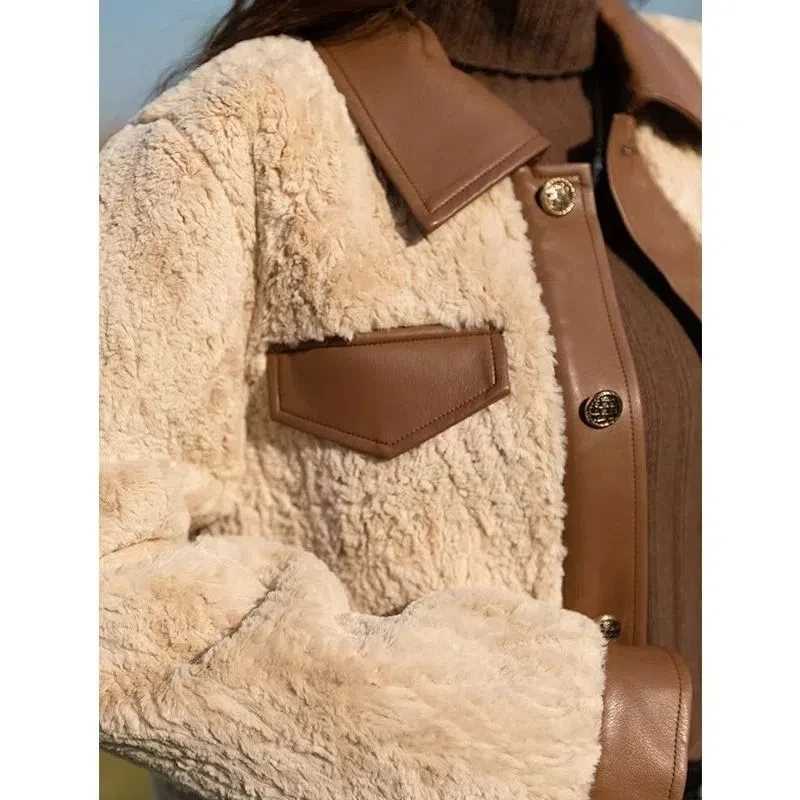 2023 New Autumn and Winter Thickened Thermal Fur Jacket Retro Jacket Small Fragrant PU Leather Splicing Lamb Coat Women Wool CoaX241018
