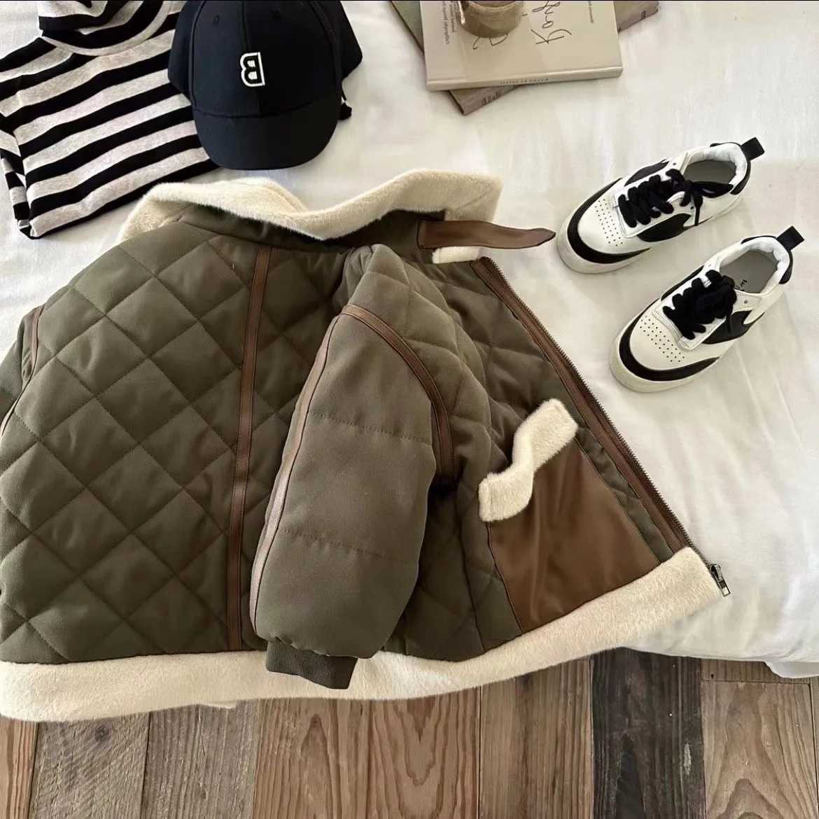 Coat Childrens Winter Clothing New Cotton Boys Fashion Girls Baby Plush Thickened Keep Warm Jacket Loose and Simple M241018