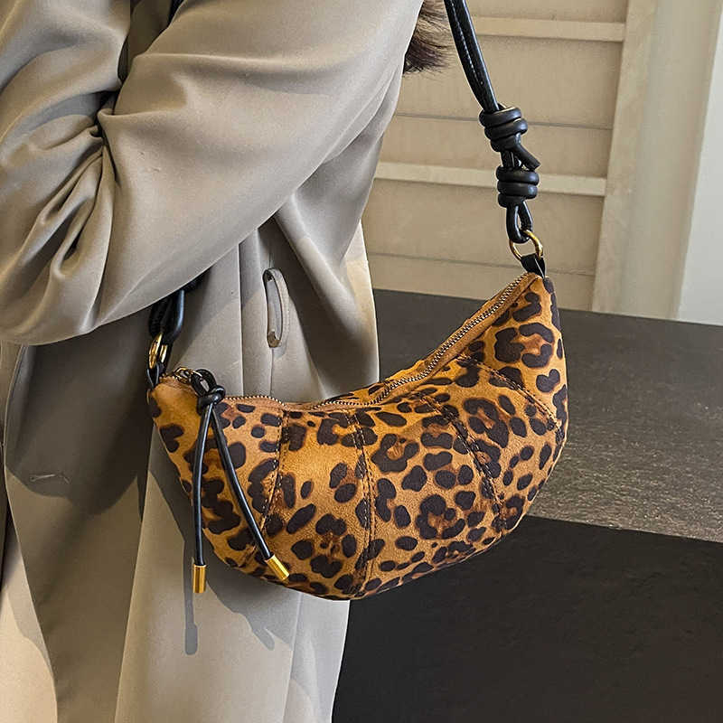 CMM Popular Niche Suede Bag for Women New Autumn and Winter Versatile Crossbody Bag Single Shoulder Armpit Horn Bag