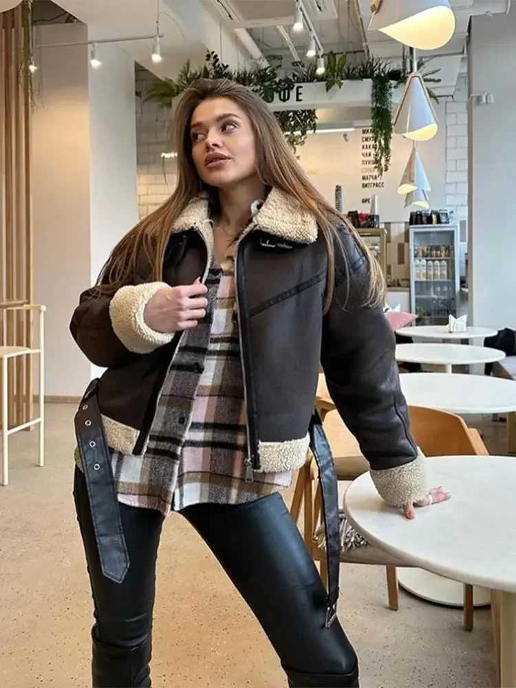 Chic Brown Lamb Wool Spliced Leather Jacket Women Casual Lapel Long Sleeve Short Warm Coat 2024 Autumn Winter Lady New OuterwearX241018