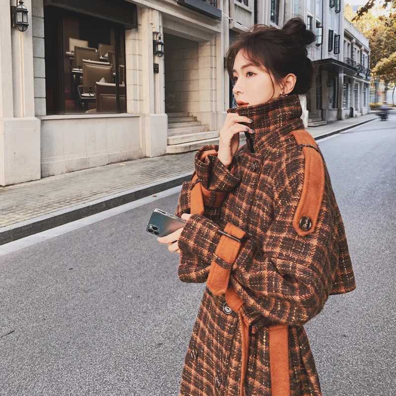 Retro Plaid Woolen Coat For women 2024 Winter New Fashion Korean Thicken Temperament Overcoat With belt Female Long Wool CoatsX241009