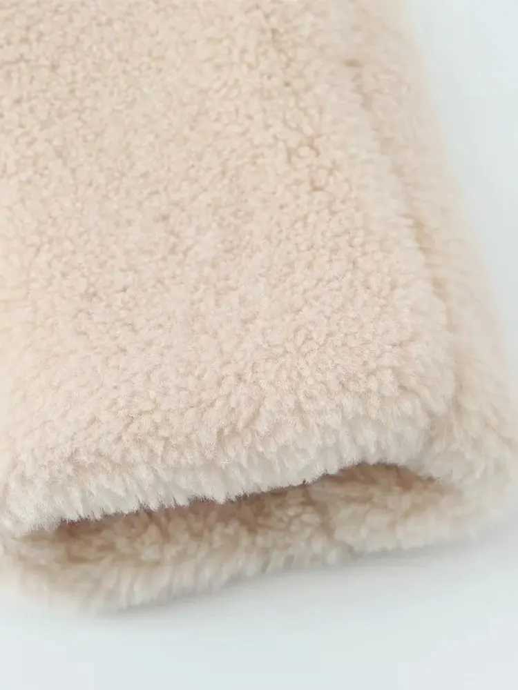 TRAF 2023 Winter Faux Fur Integrated Lamb Plush Jacket For Women O-neck Cashmere Coat Elegant Gentle Casual Lady Thicken OutwearX241018