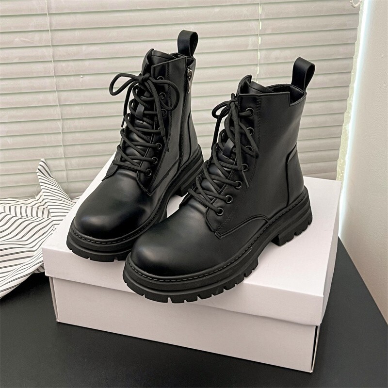 High quality lace up Martin boots for women's 2024 autumn and winter collection with plush British style single boots, thick soled zippered short
