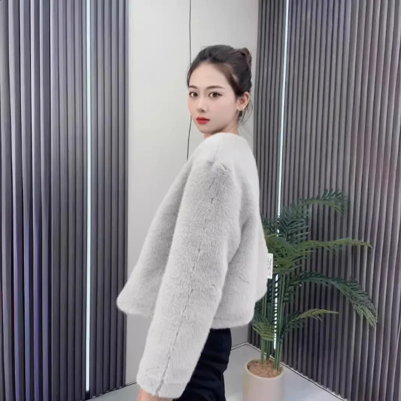 Womens European and American Short sleeved V-neck European Mink Velvet Fashion Matching Fur Eco friendly Plush Jacket 241018