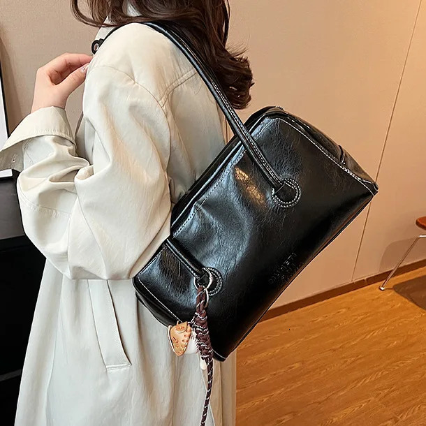 Brand Designer Oil PU Leather Pleated Women's Shoulder Retro Chain Crossbody Bag Large Boston Bowg Handbag