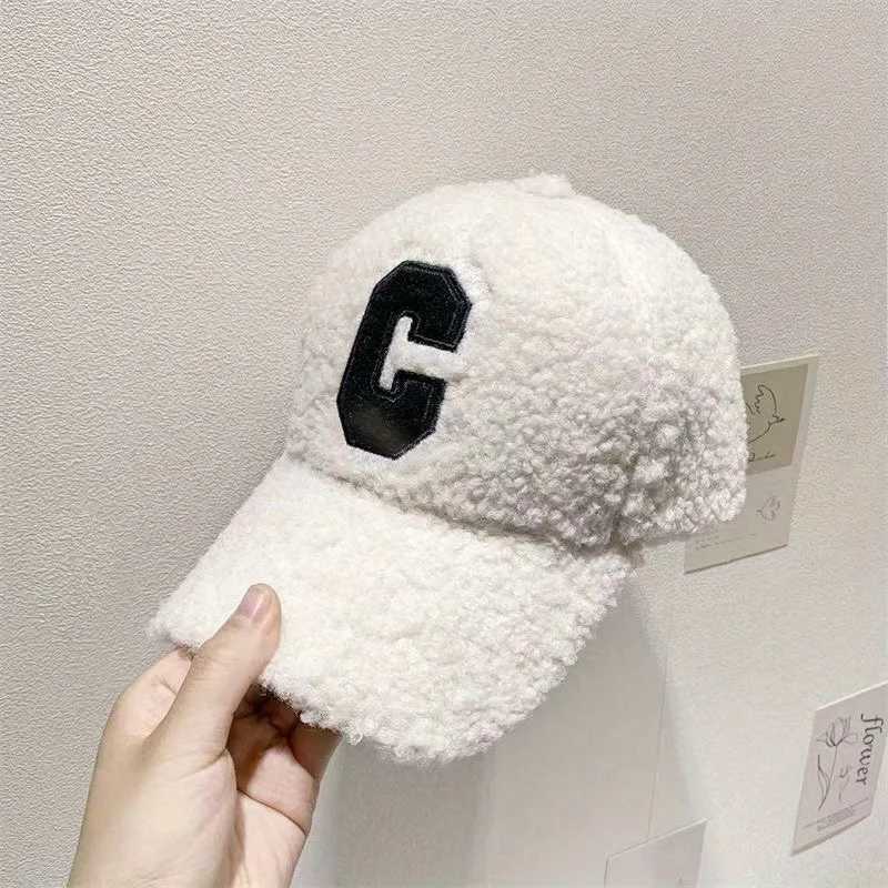 Lamb Wool Solid Color Duckbill Cap C Letter Embroidery Baseball Cap Woman Winter Travel Outdoor Warm and Thickened CasquetteX241018