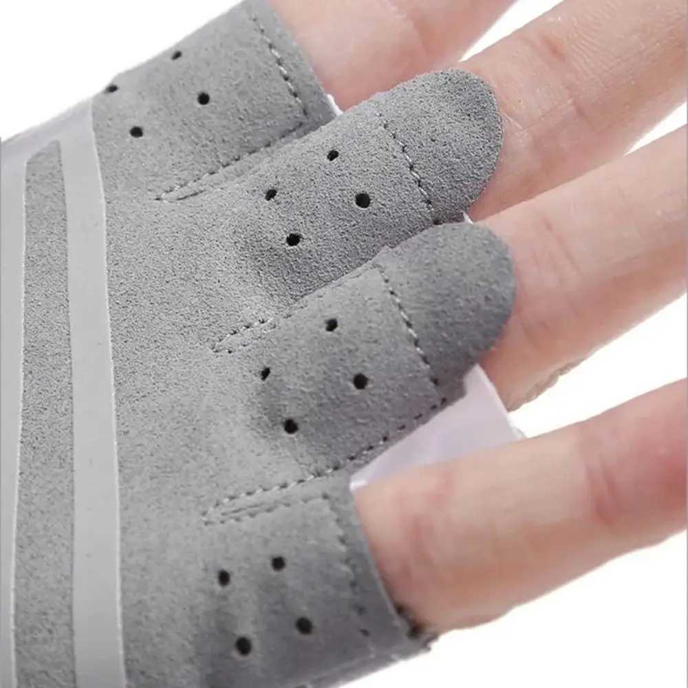 Half finger Outdoor Bicycle Anti slip and Sweatproof Mens Half finger Gloves Breathable and Shockproof Sports GlovesW241018
