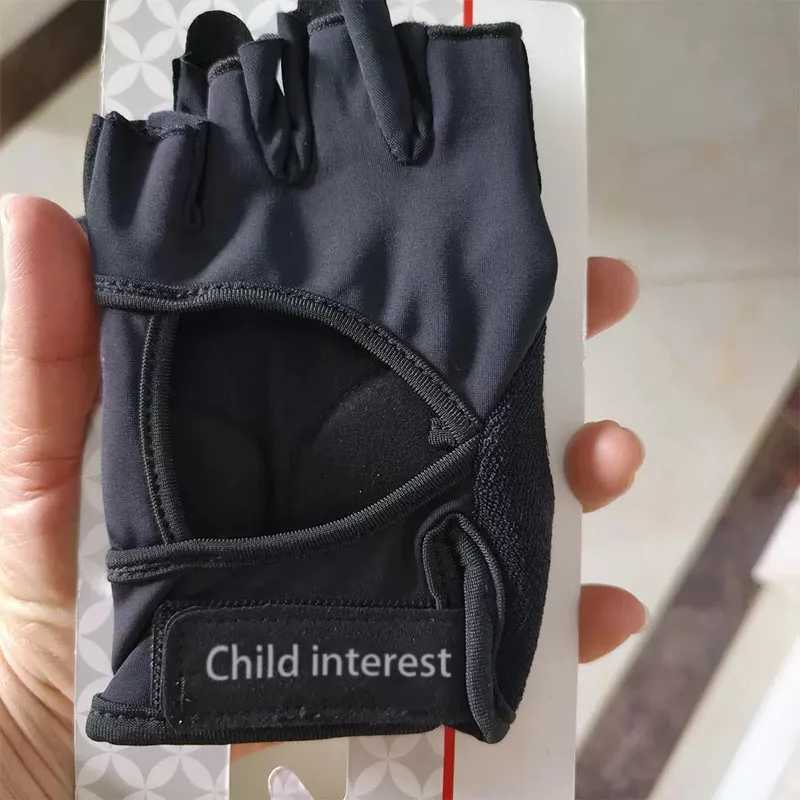 Childrens interests Fitness half finger gloves wrist protection equipment training anti cocoon and wear-resistant sports glovesW241018