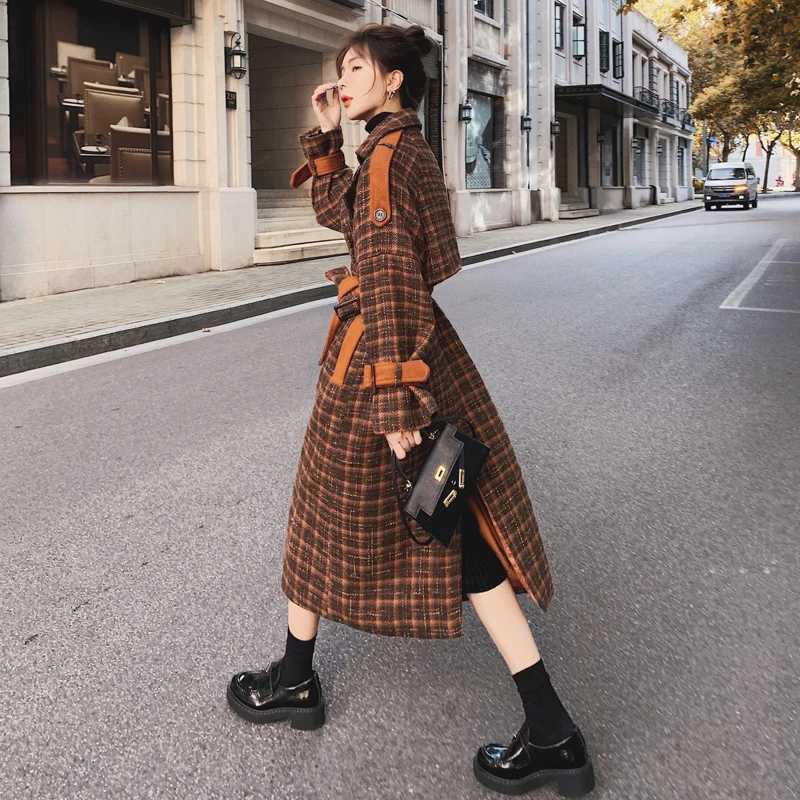 Retro Plaid Woolen Coat For women 2024 Winter New Fashion Korean Thicken Temperament Overcoat With belt Female Long Wool CoatsX241009