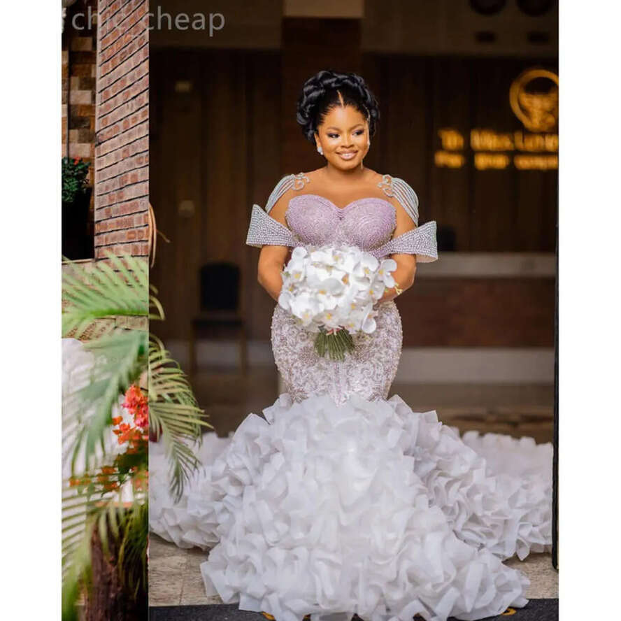 Ebi Plus Arabic Aso Size Urious Wedding Dress Beaded Crystals Lace Organza Tiers Bridal Gowns Dresses ZJ Es es