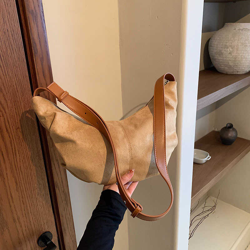 CMM Popular Niche Suede Bag for Women New Autumn and Winter Crossbody Bag Cow Horn Bag Casual Versatile Dumpling Bag