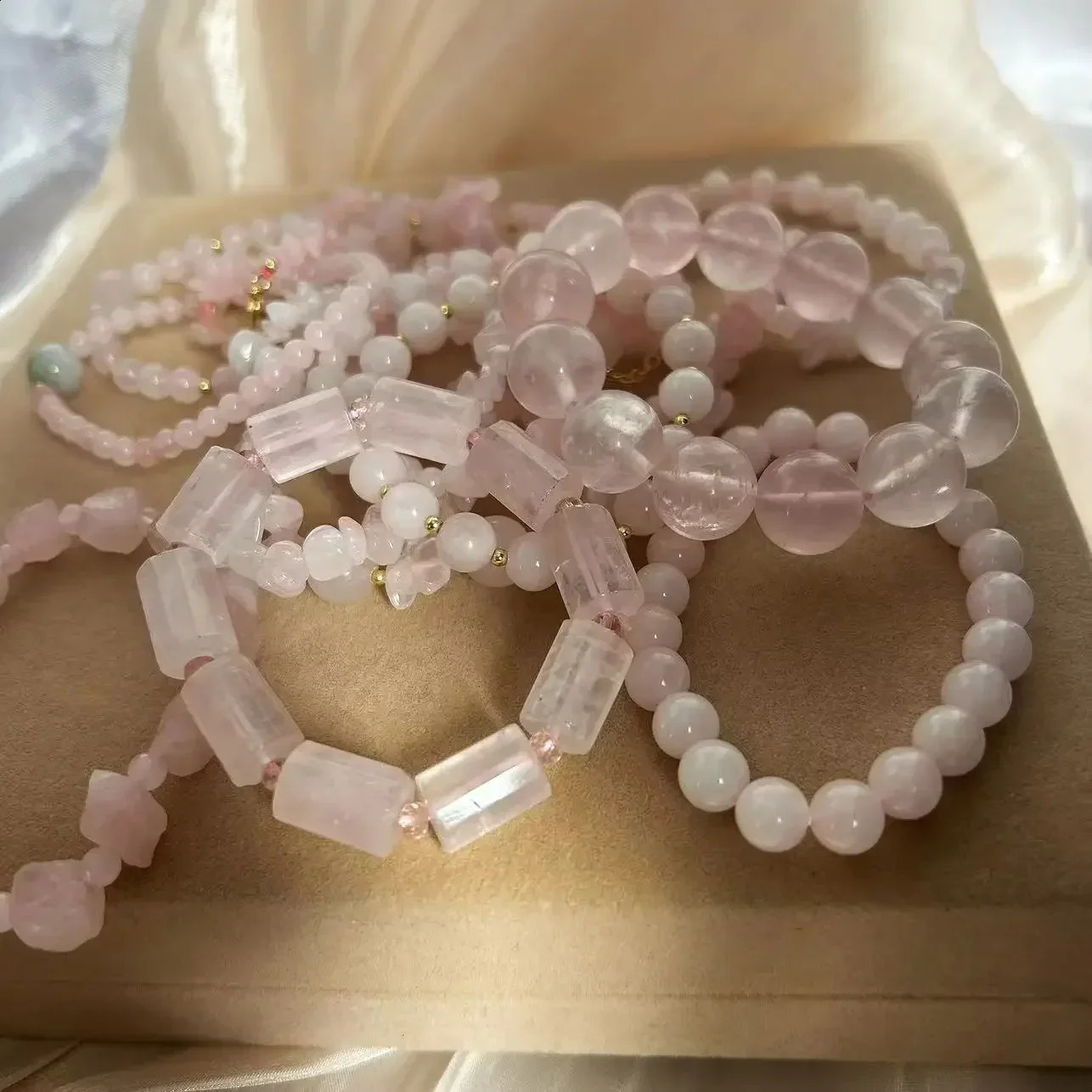 Womens Pure Natural Gemstone Chakra Pink Crystal Rose Quartz Irregular Chip Treatment Elastic Bracelet 241018