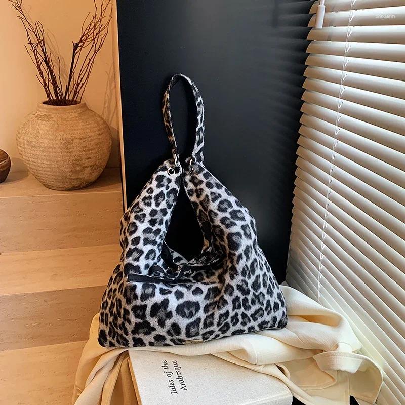 2025 NEW Hobo High Quality Leopard Print Women's Large Capacity Autumn And Winter Niche Crossbody Bag Casual Commuting Dumpg fashionable item zha