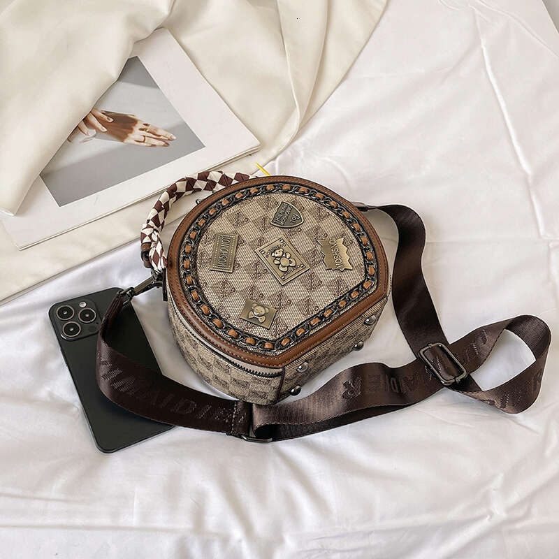 Leather Round Pu Cake Bag: Retro Texture Women's Versatile Crossbody Handbag 4