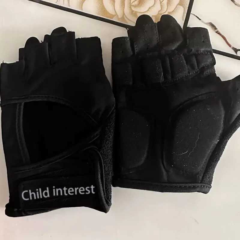 Childrens interests Fitness half finger gloves wrist protection equipment training anti cocoon and wear-resistant sports glovesW241018