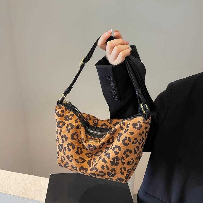 CMM Suede Leopard Print Womens New Autumn and Winter Casual Versatile Single Shoulder Crossbody Bag Commuting Tote Bag