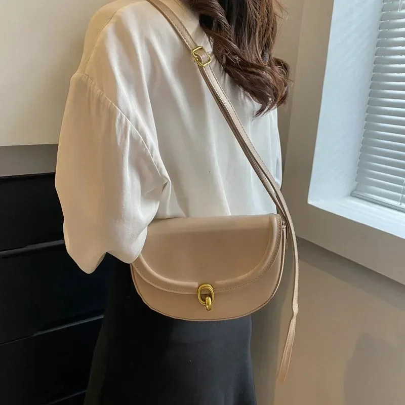 2024 Trend er PU Leather Shoulder Bag Womens Handbag and Wallet Top Trend Saddle Small Cross Body Bag241018