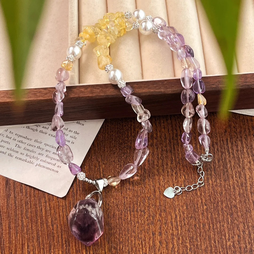 A pendant necklace for women. Irregular natural crystals. Beautiful n. Charm jewelry accessories. 241018