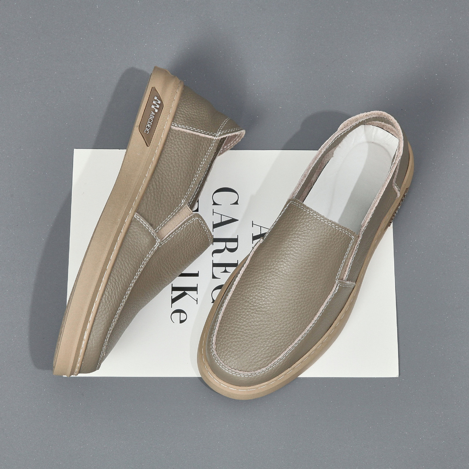 Mens Summer New Leather Casual Shoes Fashion Versatile Shoes Soft Bottom Soft Surface Reveals Cowhide Mens Shoes 220902