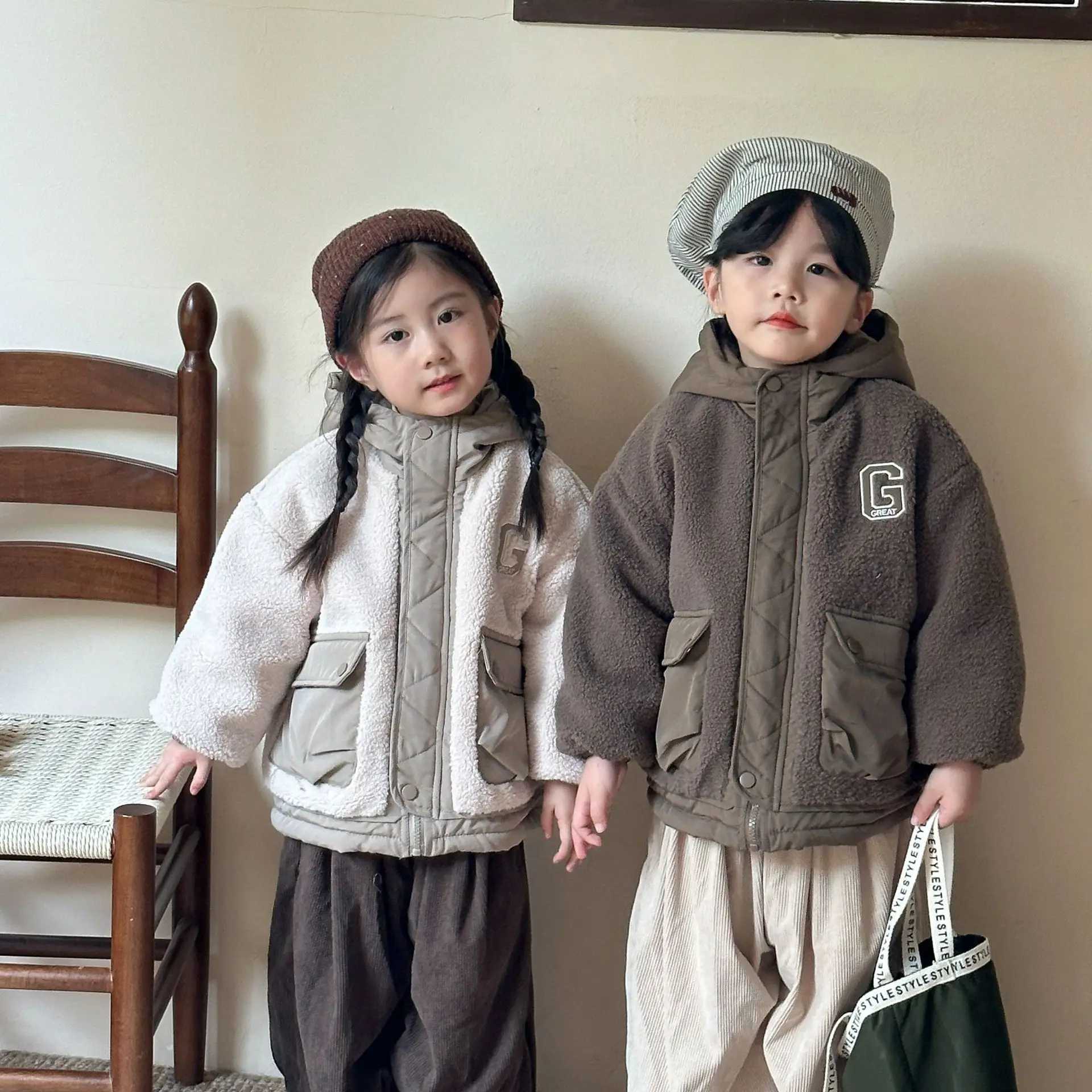 Childrens clothing casual thick cotton apron jacket winter new boys and girls soft and comfortable hooded plush coat M241018