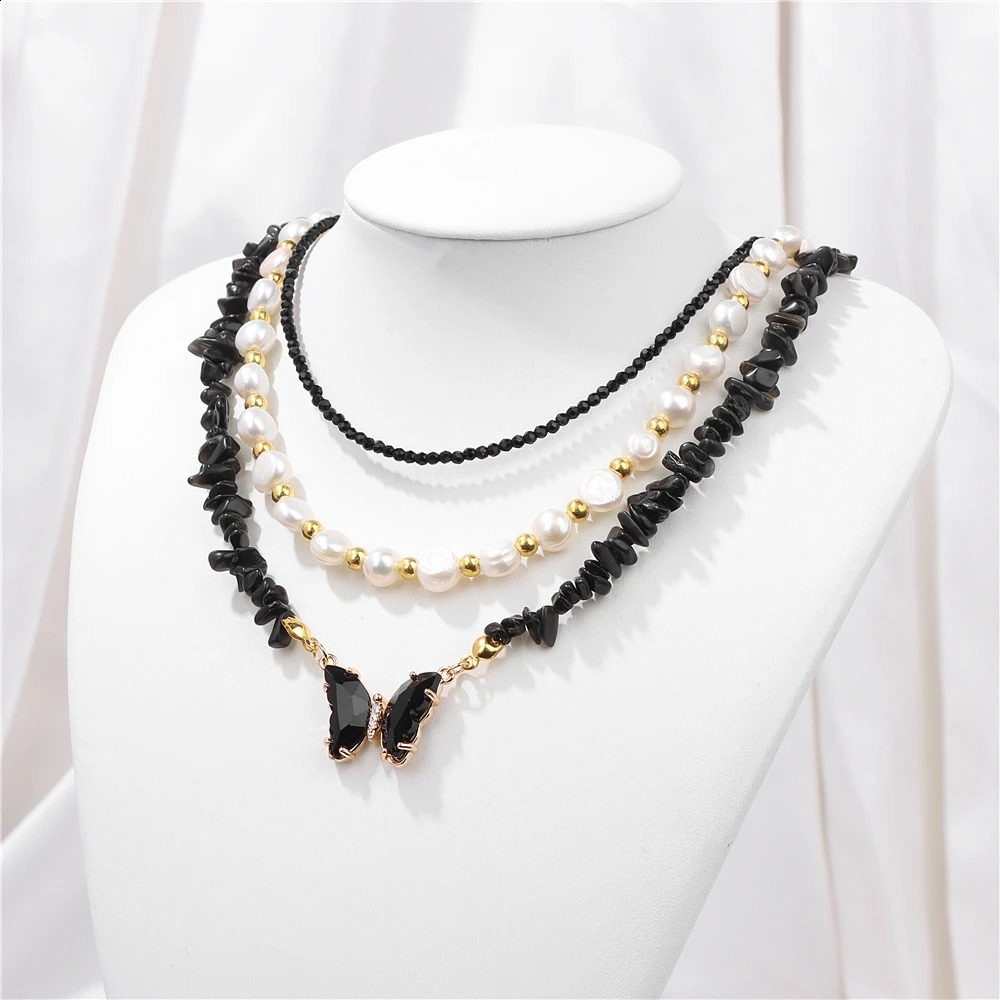 Wholesale irregular stone chip bead necklace natural stone small bead necklace fashionable butterfly pendant necklace jewelry set 241018