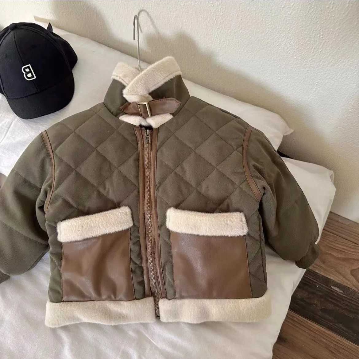 Coat Childrens Winter Clothing New Cotton Boys Fashion Girls Baby Plush Thickened Keep Warm Jacket Loose and Simple M241018