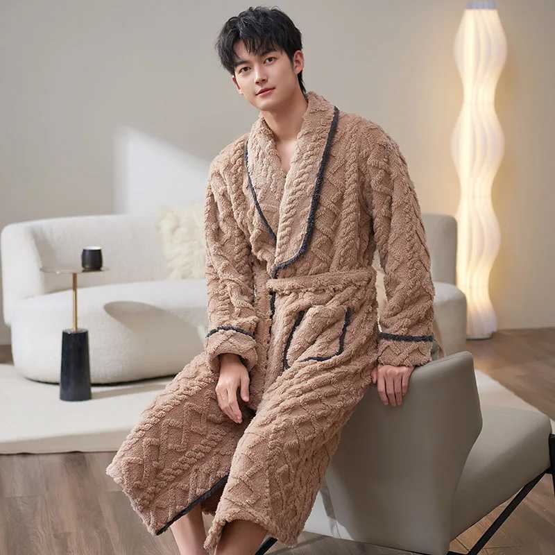 New Arrival Winter Autumn Casual Plush Coral Velvet Male Nightwear Men Bathrobe Belt Elegant Bathroom Spa Thick Flannel Men RobeXJ241018