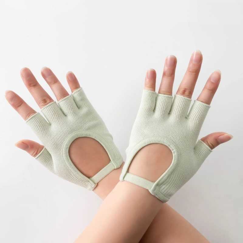 Silicone anti slip five finger sports gloves weight training gloves gym glovesW241018
