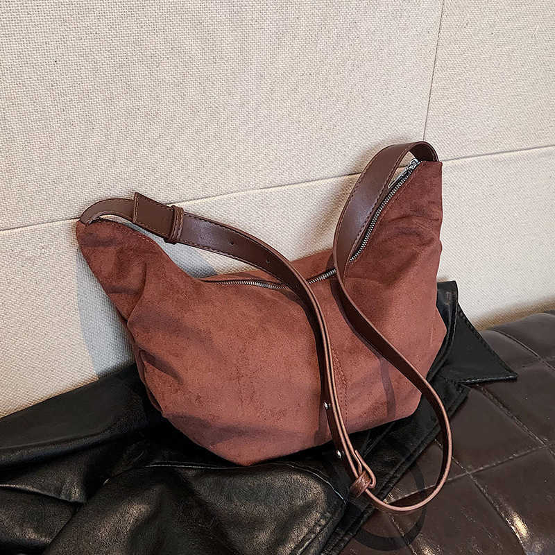 CMM Popular Niche Suede Bag for Women New Autumn and Winter Crossbody Bag Cow Horn Bag Casual Versatile Dumpling Bag