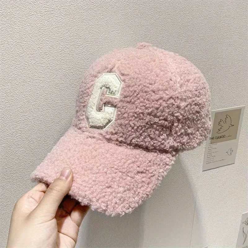 Lamb Wool Solid Color Duckbill Cap C Letter Embroidery Baseball Cap Woman Winter Travel Outdoor Warm and Thickened CasquetteX241018