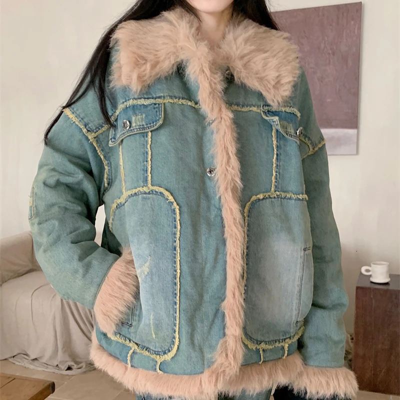Autumn and Winter Highquality Cotton Retro Style Big Fur Collar Womens Denim Jacket Thick Loose Soft Comfortable 241018