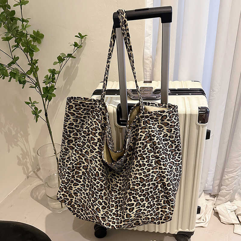 Large capacity tote bag, fashionable trendy leopard print women's bag, shoulder bag, artistic versatile denim canvas bag 241015