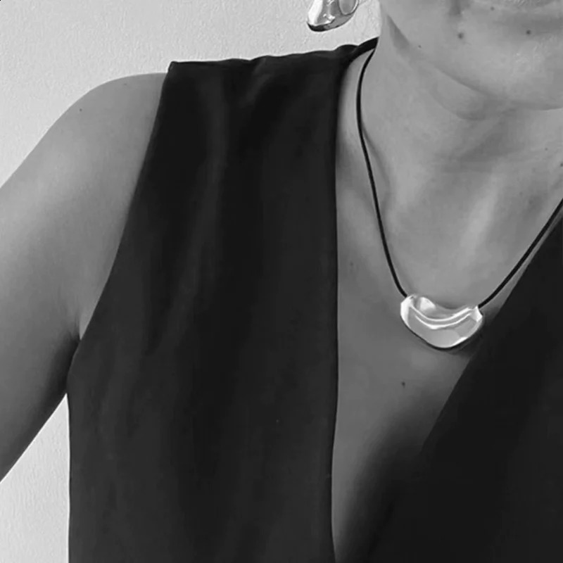 Brass rope chain large irregular heart-shaped pendant necklace womens jewelry punk runway rare dress Bohemian Japan Korea 241018