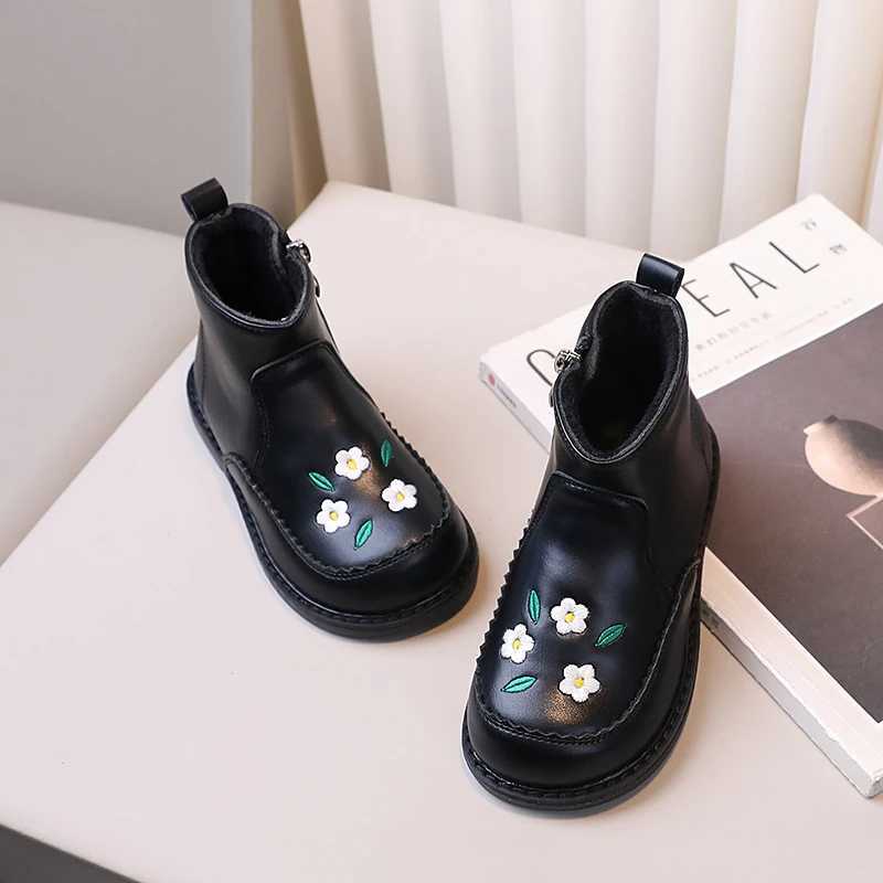 Boots 2024 Autumn/Winter New Childrens Leather Boots Womens Fashion Korean Style Swt Flower Fashion Edition Plush Zipper Shoes H241018