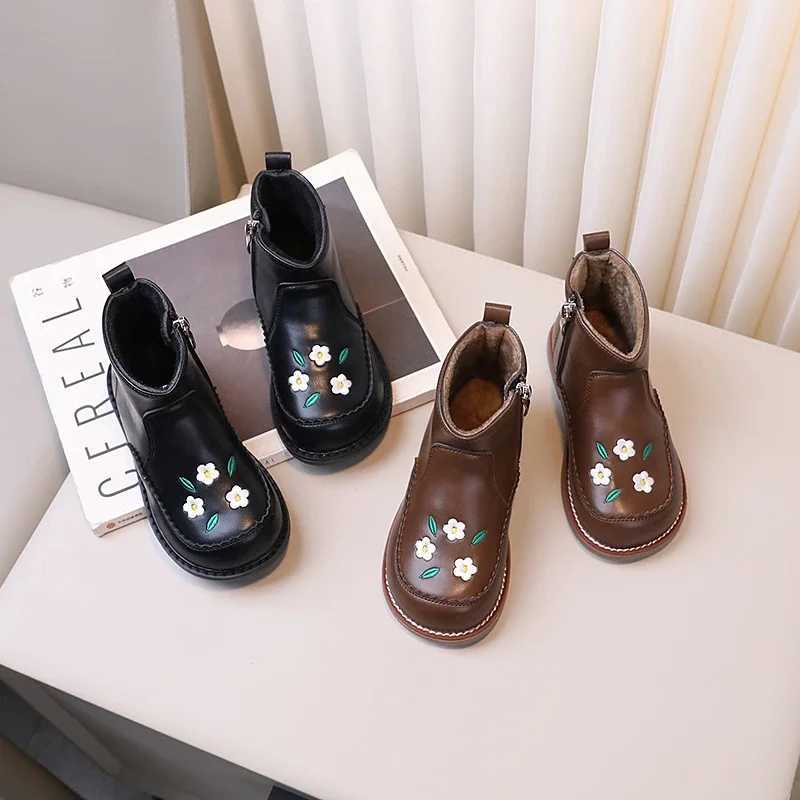 Boots Childrens leather short boots for girls 2024 autumn and winter new Korean style Swt flower fashion version plush zipper shoes H241018