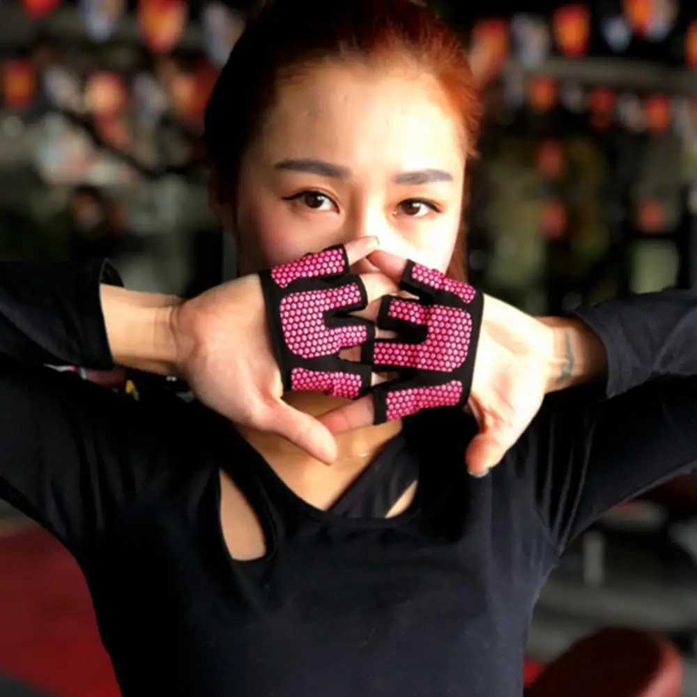 Four Finger Womens Sports Gloves Soft Breathable Comfortable Fitness Gym Yoga Exercise Palm ProtectorW241018